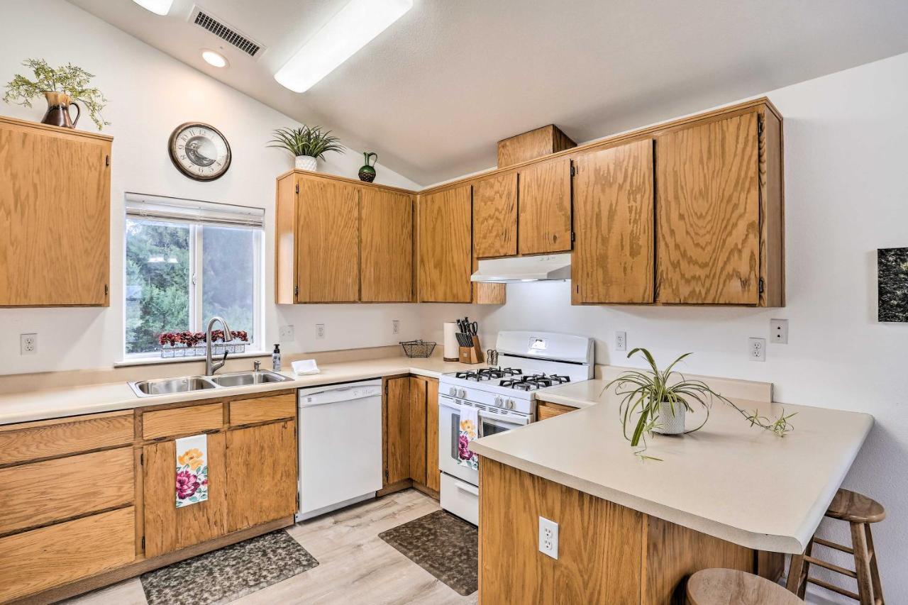 Mount Shasta Escape With Balcony About Walk To Dtwn Vila Exterior foto